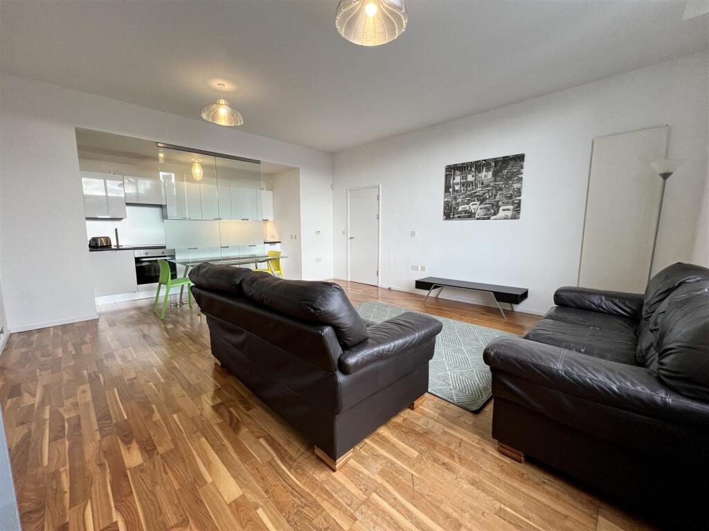 Live In Dining Kitchen