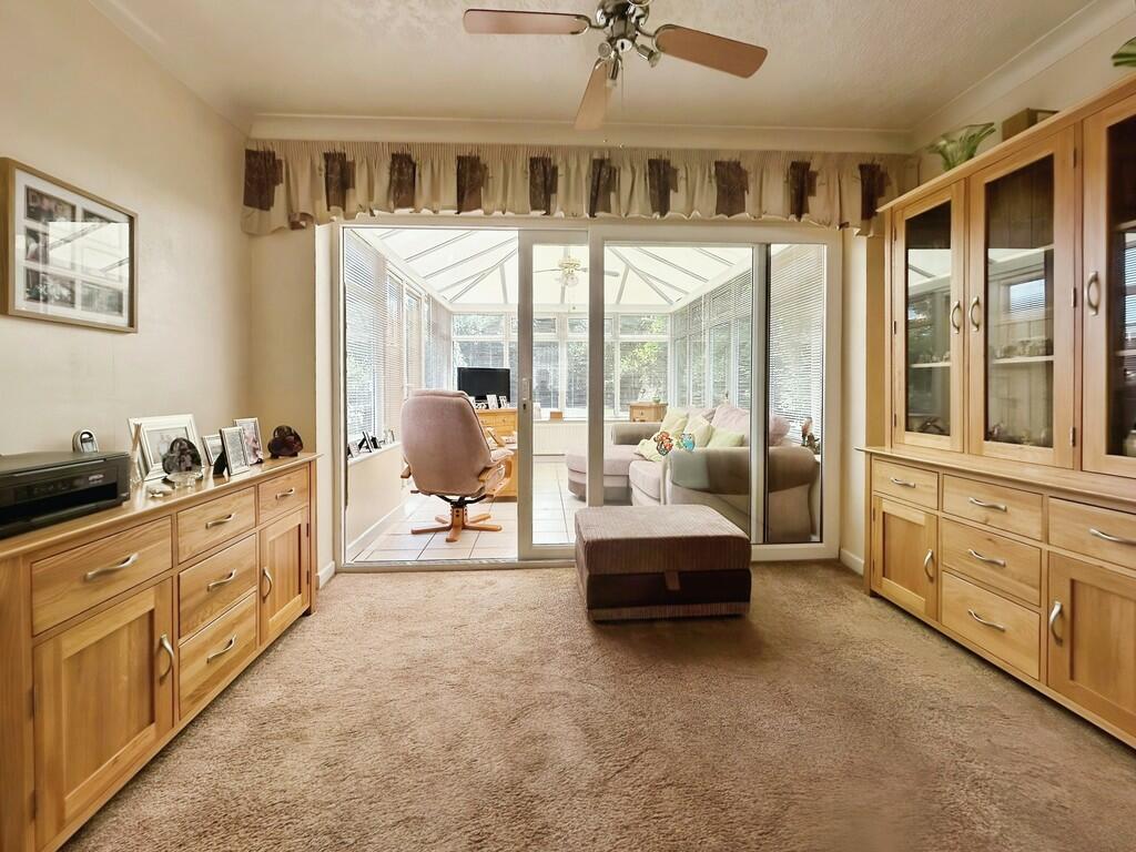 dfa10fa3-WhatsApp...