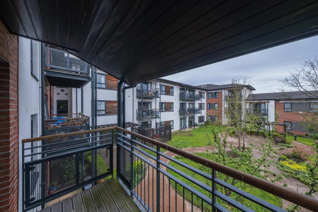 53 Hazelmere-016.jpg