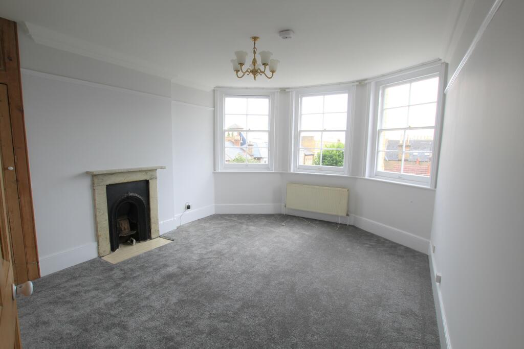 6 bedroom 2.JPG