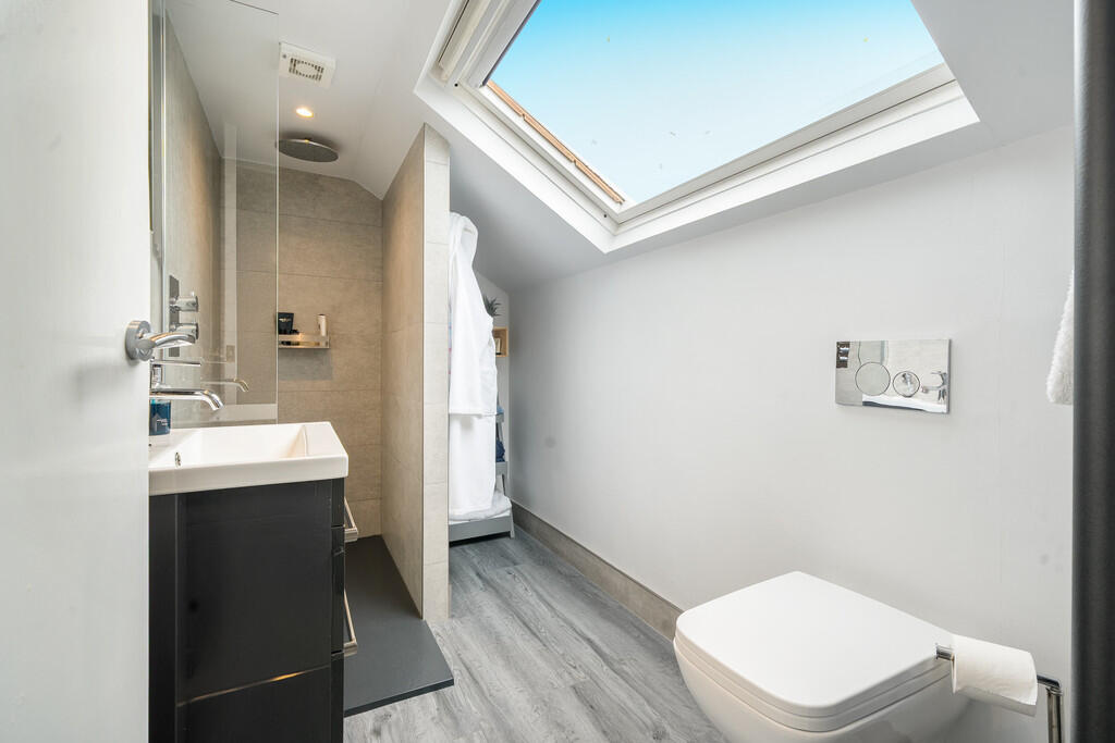 Family Shower Roo...