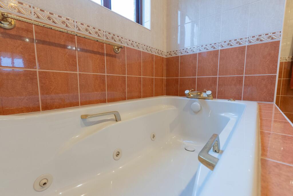 Jacuzzi Bath