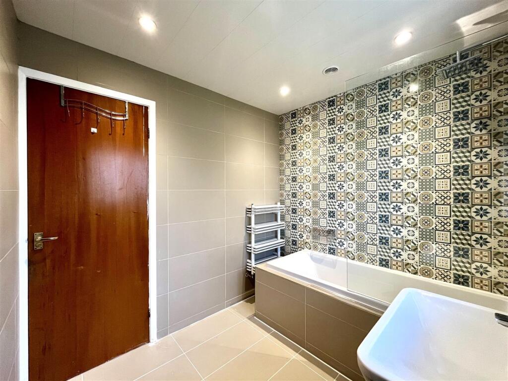 Bathroom Aspect 2