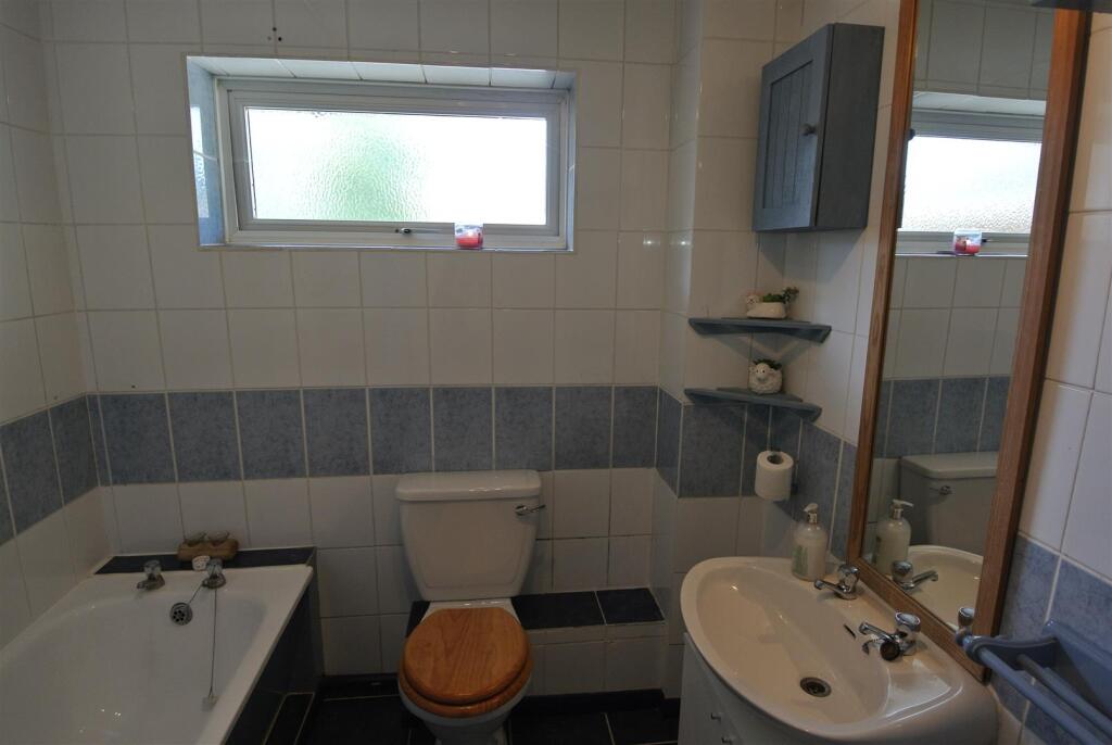 Bathroom .JPG
