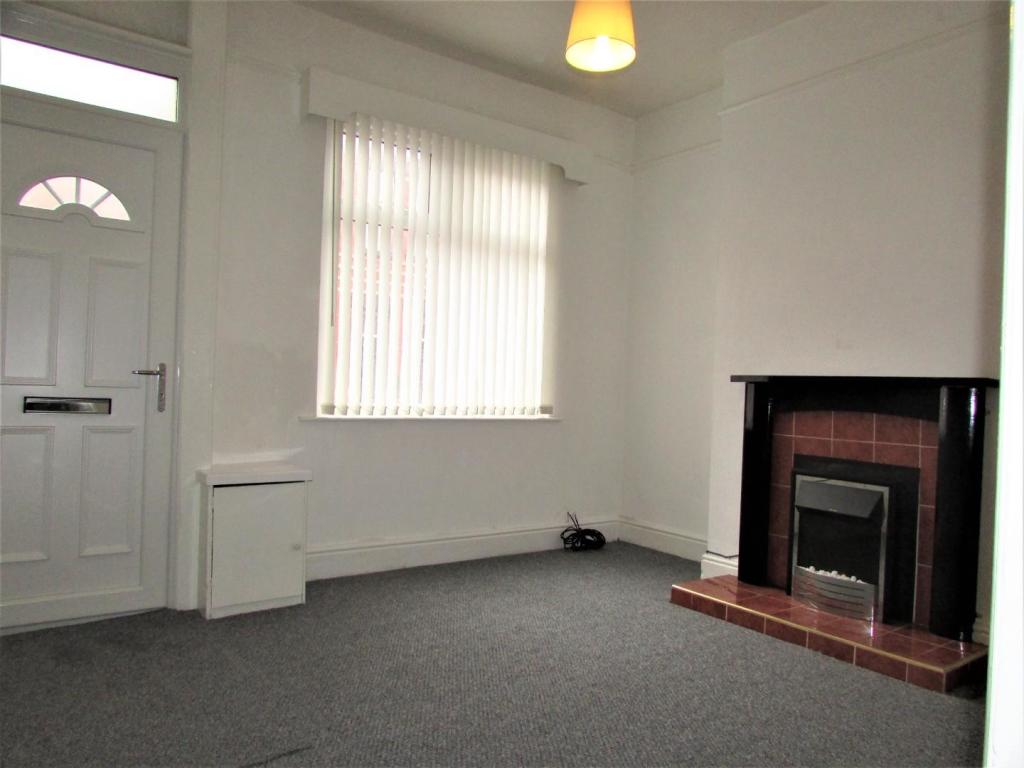 ClaytonSt29lnge.JPG