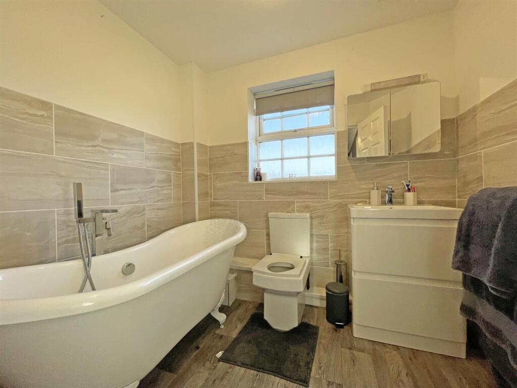 Temeraire Road 85 family bathroom for inside.jpg