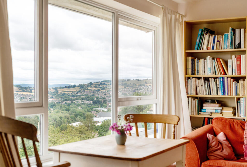 1328085-7-687f606...