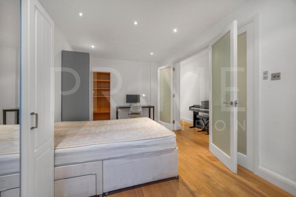 BEDROOM1b (23).jpg