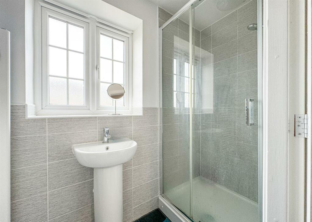 MASTER ENSUITE