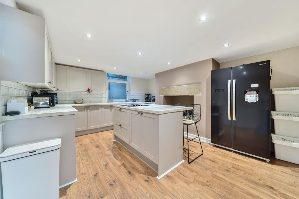 1309677-7-6853ef39c6d24