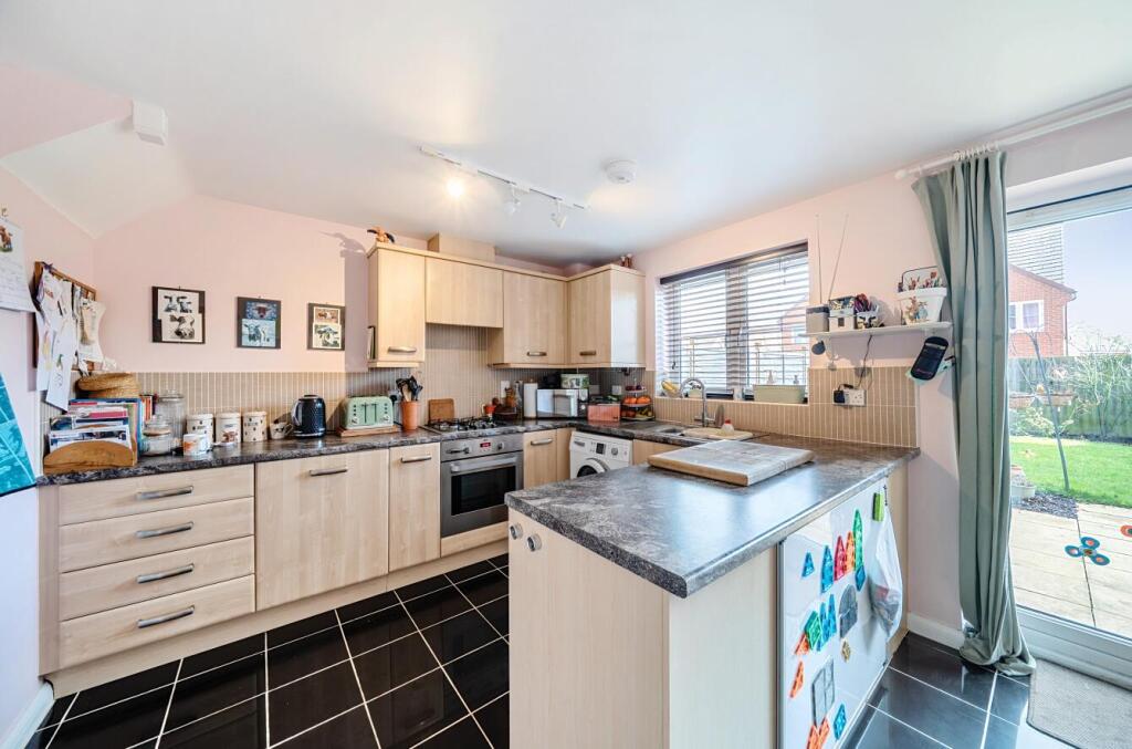 48 Dennetts Close
