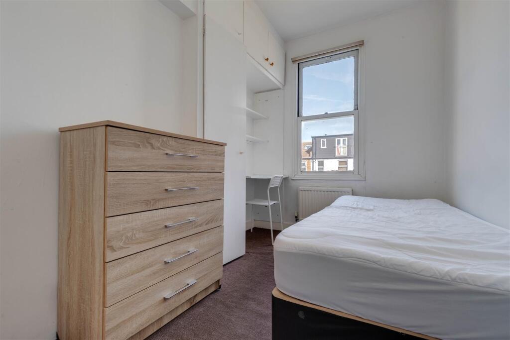 6. Bed 3 Ang 1.jpg