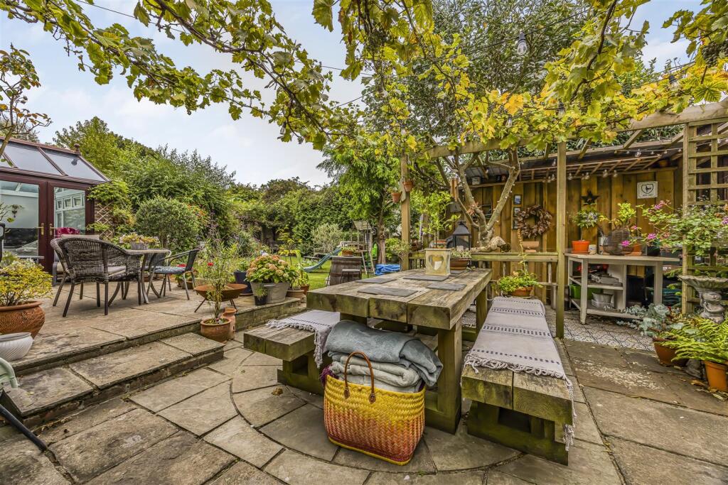 1 Conifer Drive, Hambrook-PorticoMarketing-Nexa-48