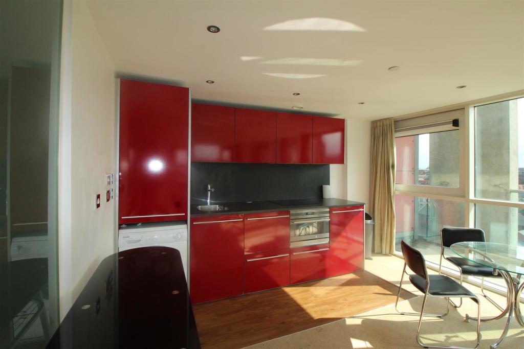 kitchen 2.JPG