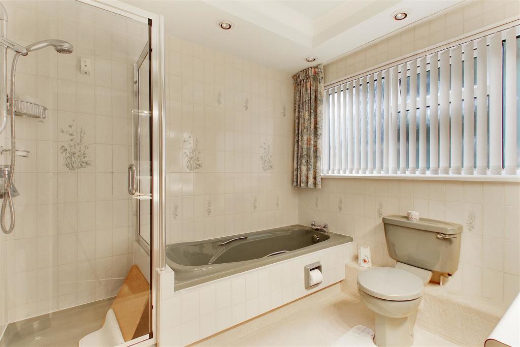 Family Bathroom Additional.jpg