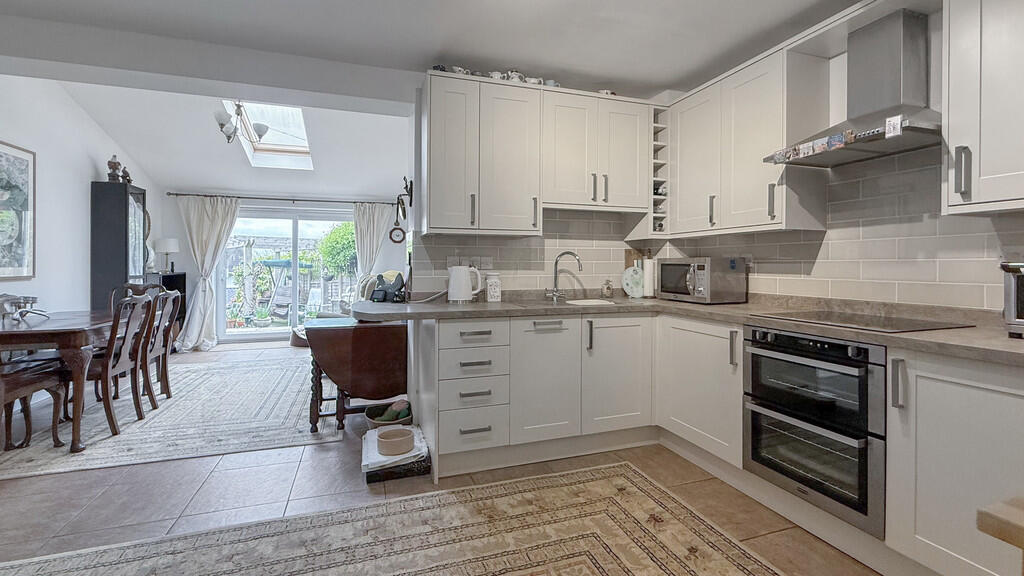 Kitchen/family ro...