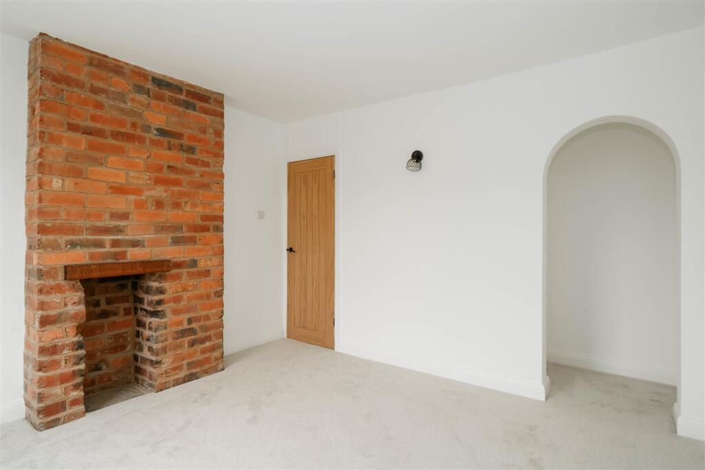 Bedroom1-3.jpg