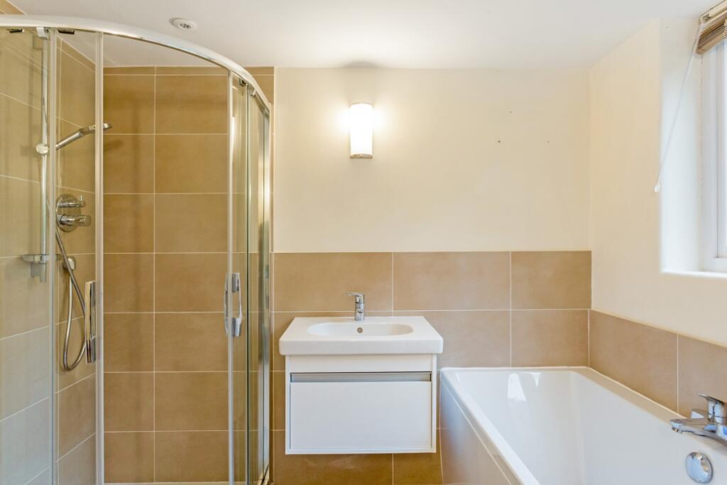 Basement Flat 6 f...