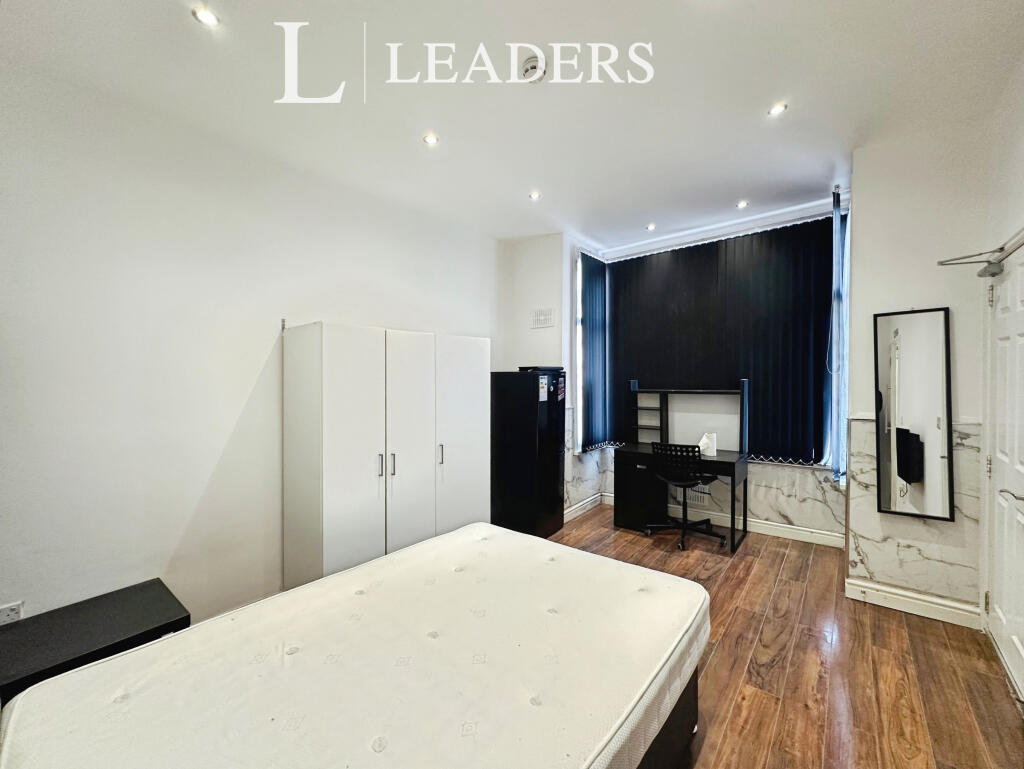Bedroom/Living Area
