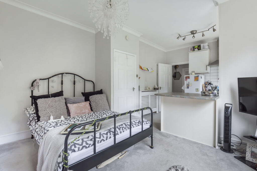 Flat 3, 5 Dale Road, Purley, CR8 2ED