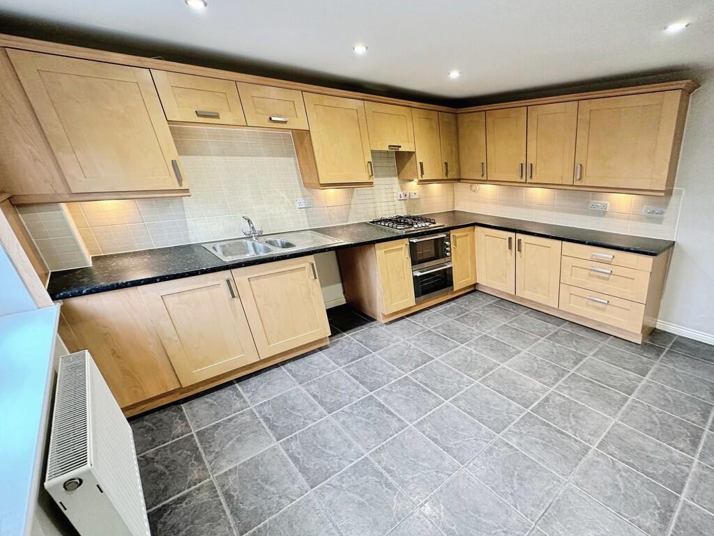 Kitchen/Breakfast...