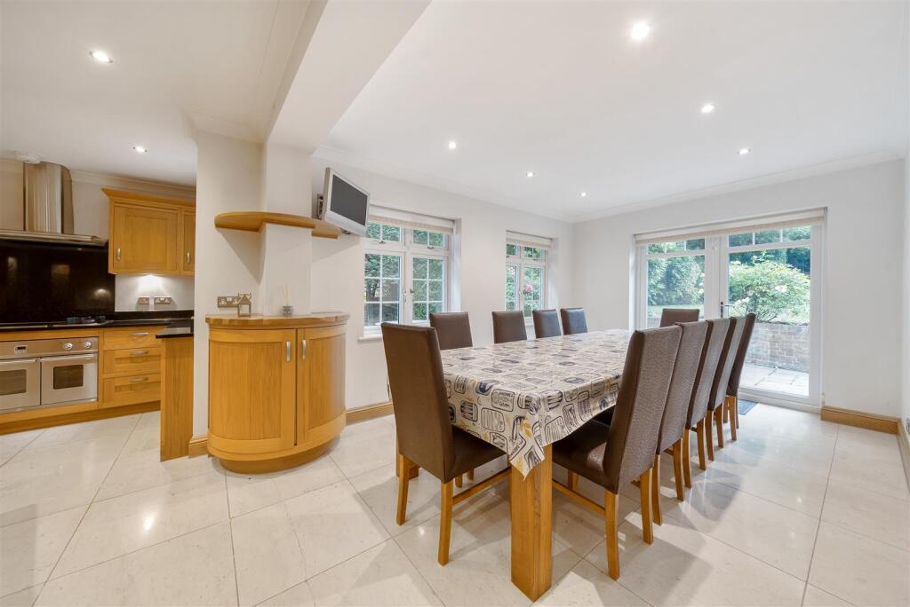 Kitchen/Dining Area
