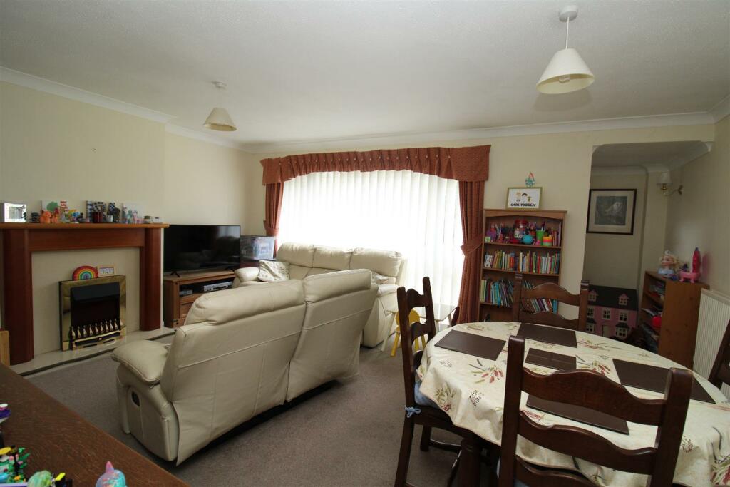 Sitting/Dining Room