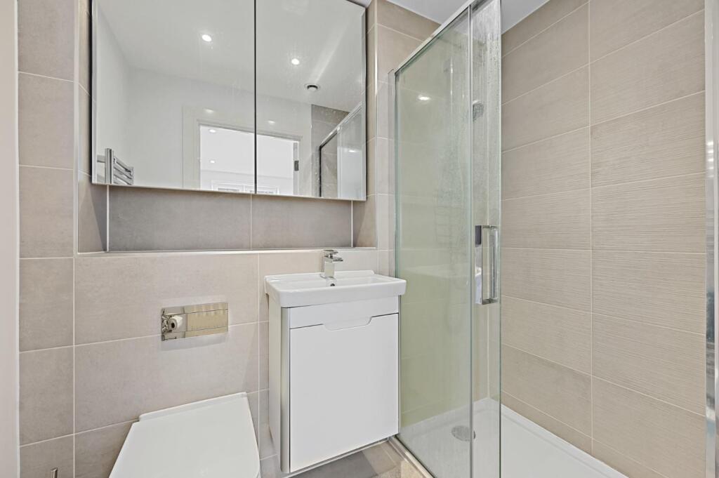 FBL - Bute Gardens - Ensuite3 (1).jpg