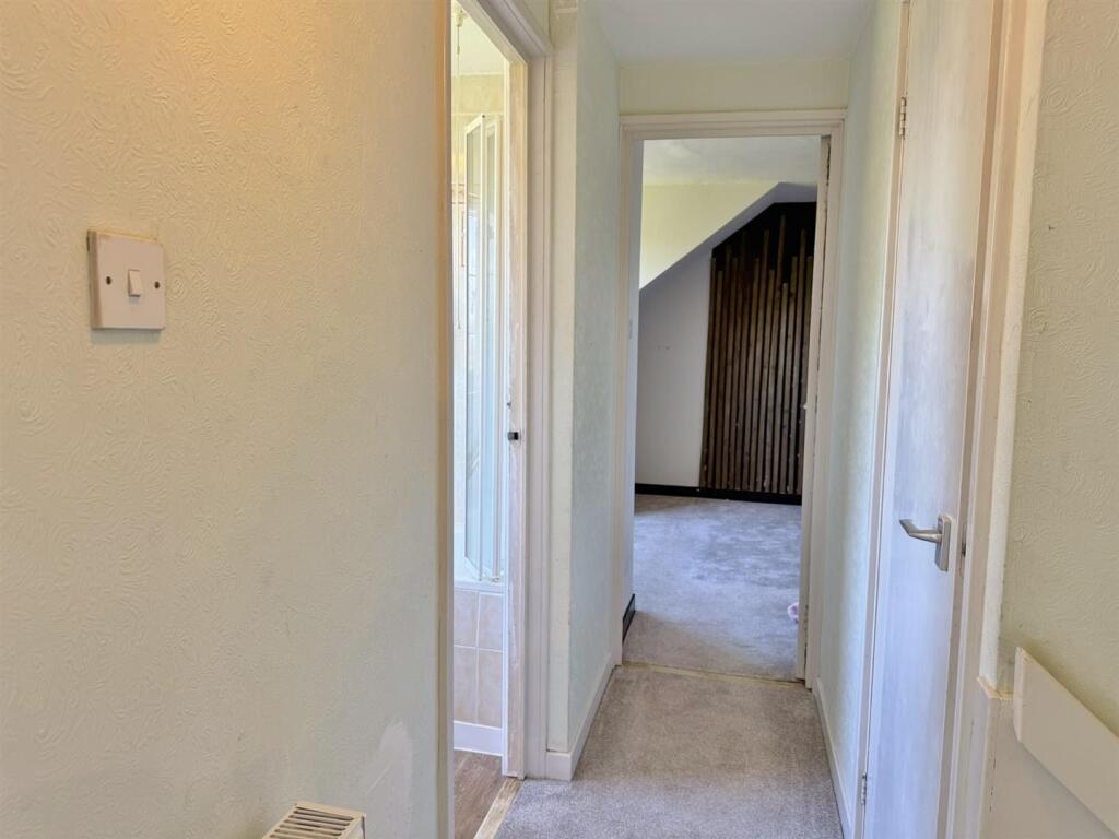 Upper hallway bedroom 2 to bedroom 3