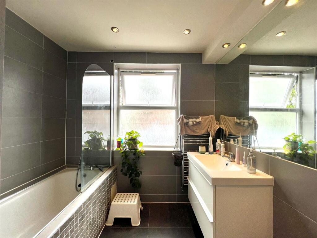 WhatsApp Image 2025-04-25 at 18.38.04 (3).jpeg