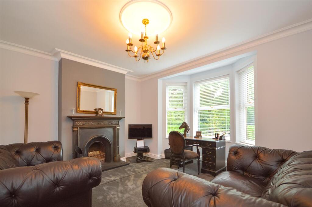 SITTING ROOM