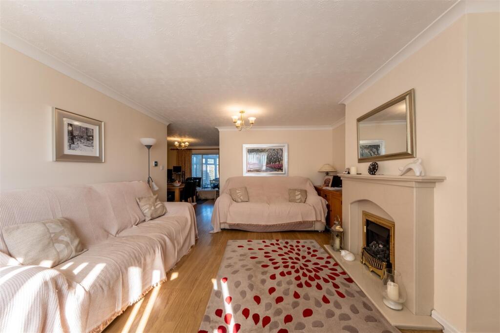 6 Hollow Oak Lane-007.jpg