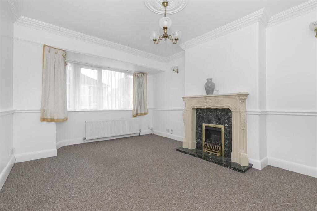 Lounge 1.jpg