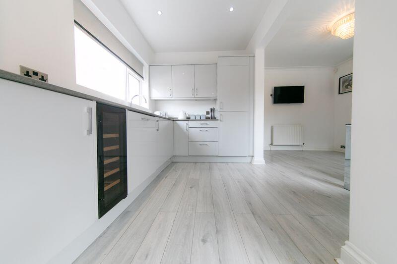 Kitchen &amp; dining space