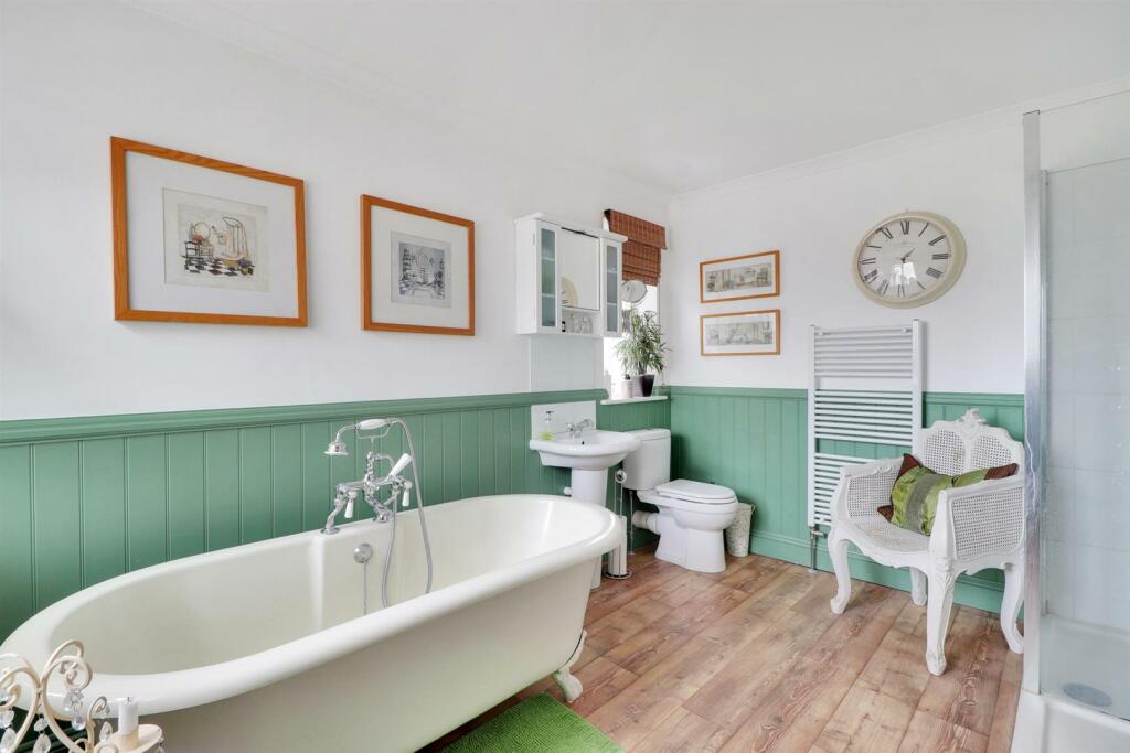 Bathroom.JPG