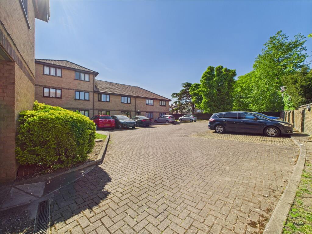 CAM03779G0-PR0228-STILL008