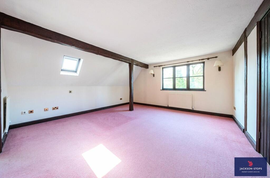 Ma=ain Bedroom