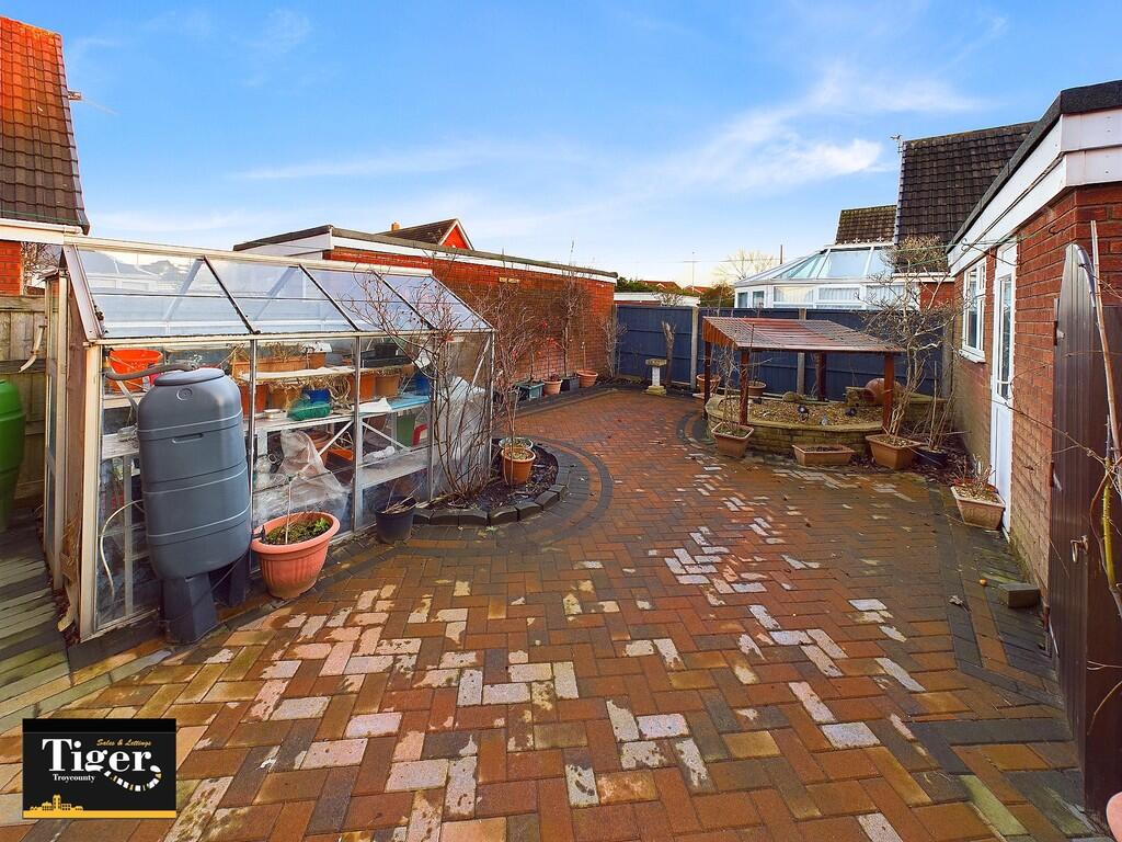 CAM02176G0-PR0453...