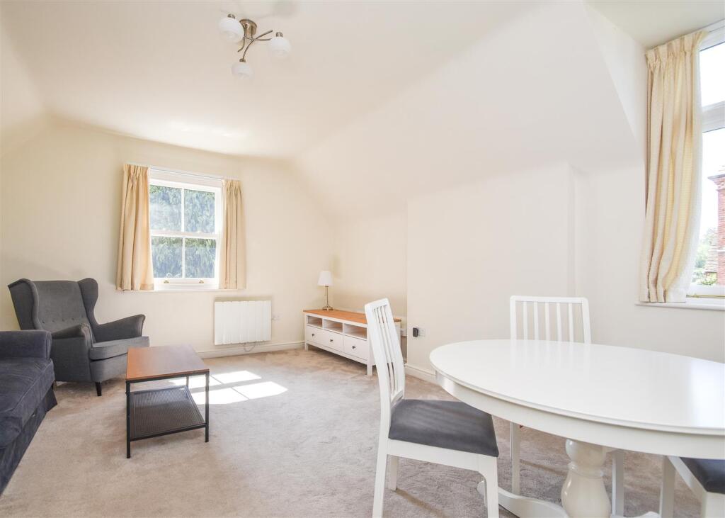 Annexe 22a Stockwell- Living Dining.jpg