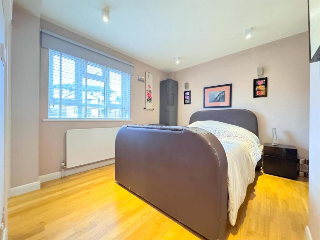 3 Bed for sale, Buy in Lonond, NW11 - Maxwellprope