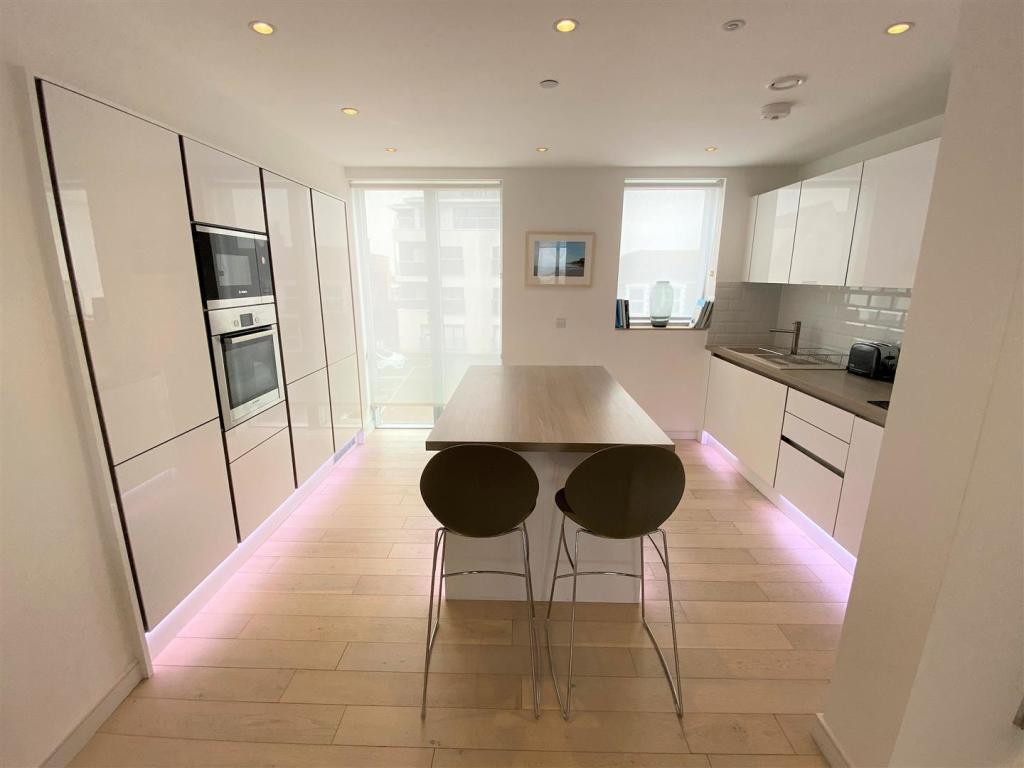 11 Towan Heights Kitchen