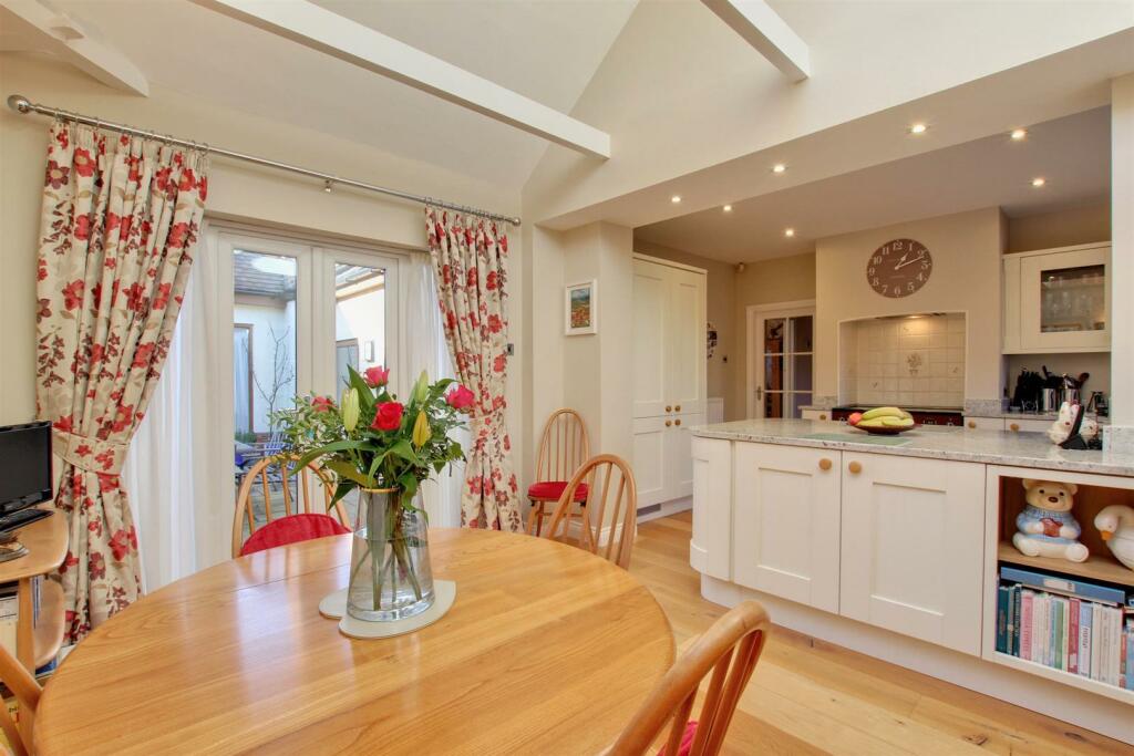 KITCHEN / DAY ROOM