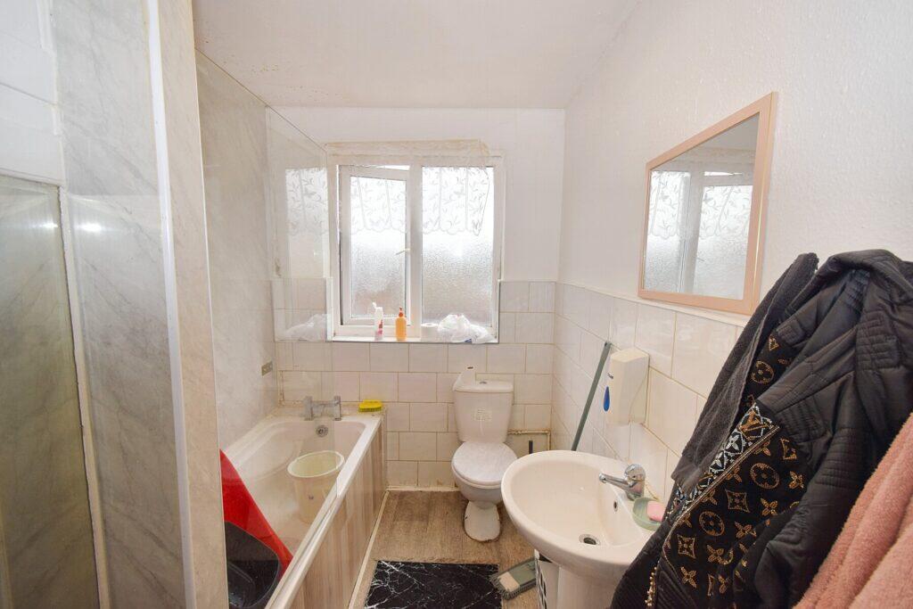 4A Alma Road - Bathroom