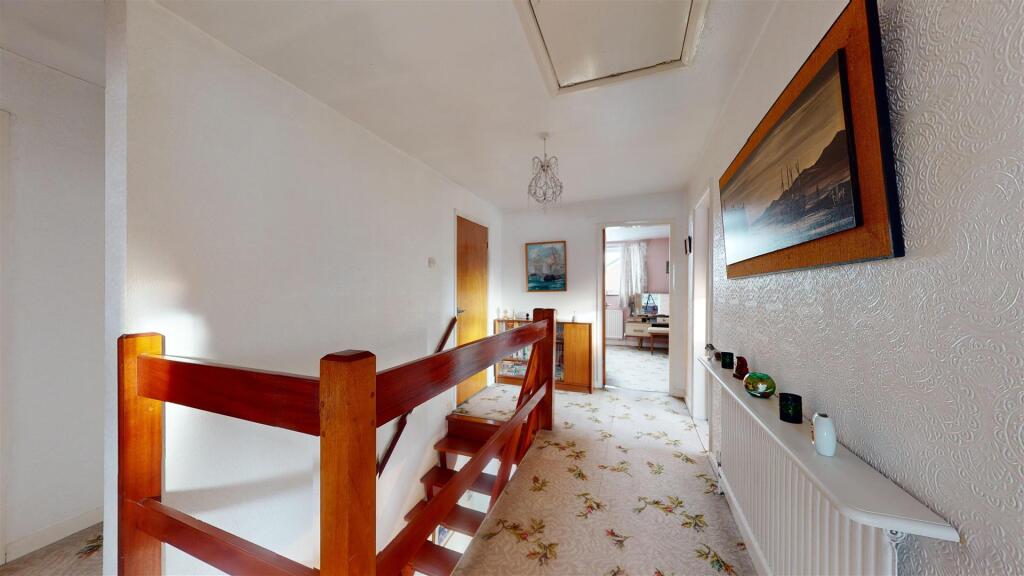 FIRST FLOOR LANDING