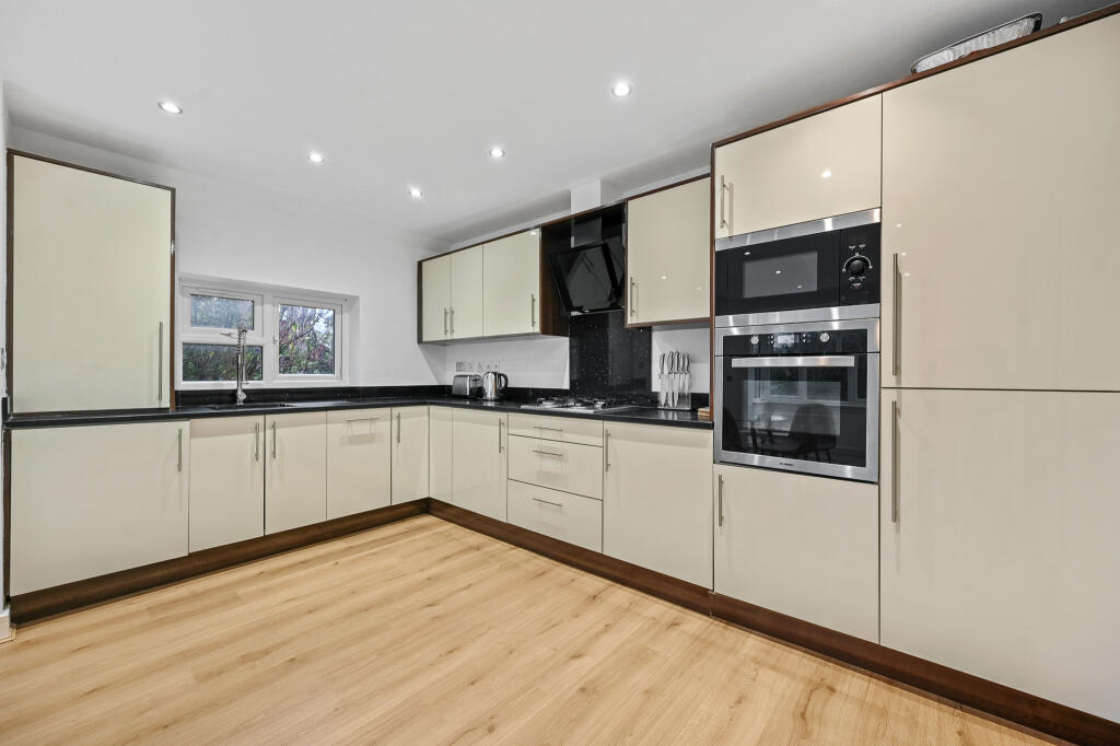 RCCS- flat 3 cloyster wood- kitchen 1 (1)