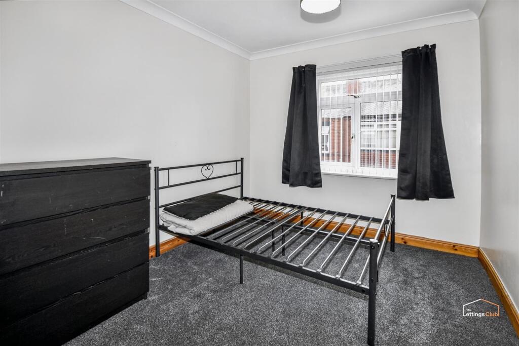 Bed 2.jpg