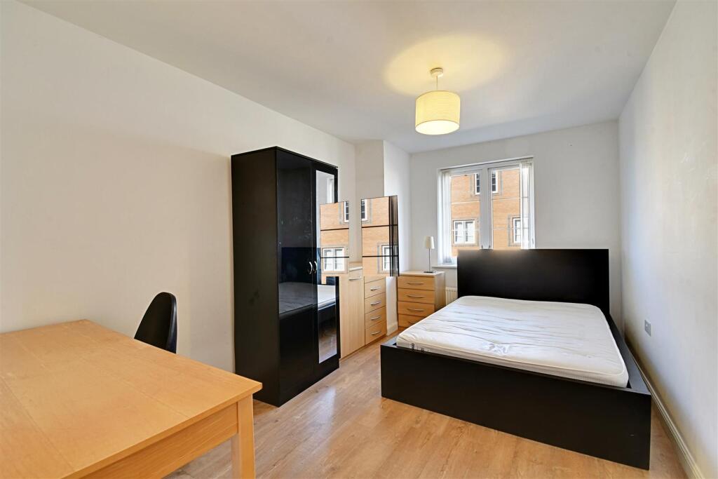 Bedroom 2_1.jpg