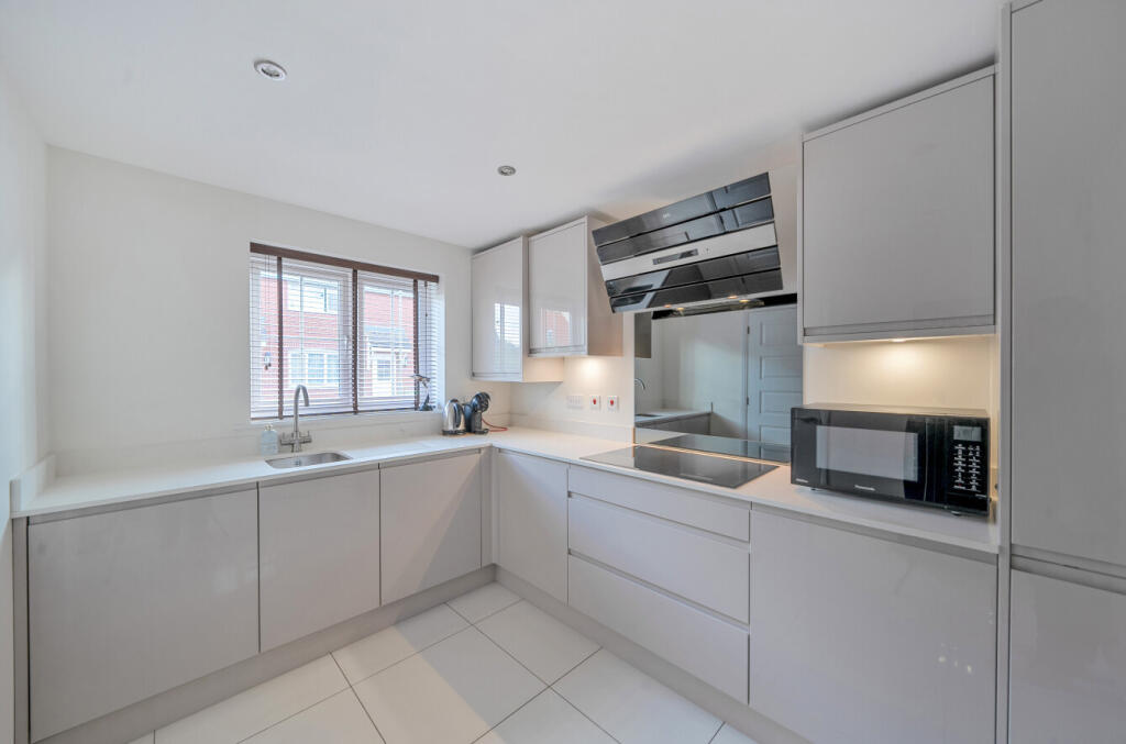 1347109-11-68b5dc...