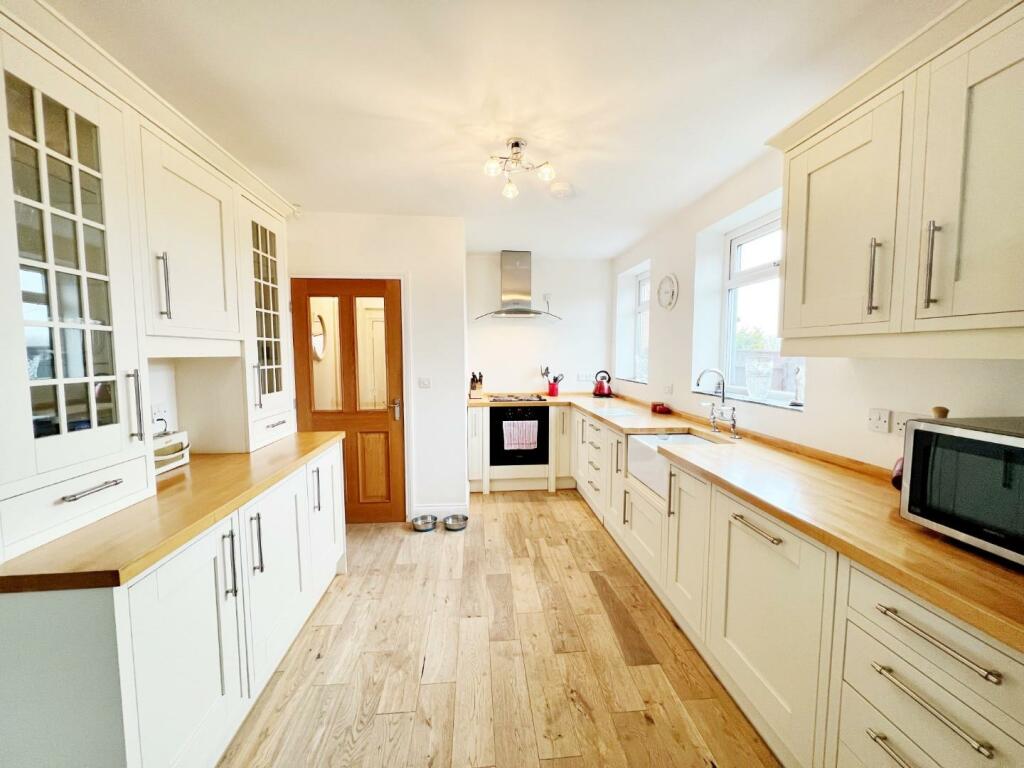 Kitchen Diner pic 6.jpg