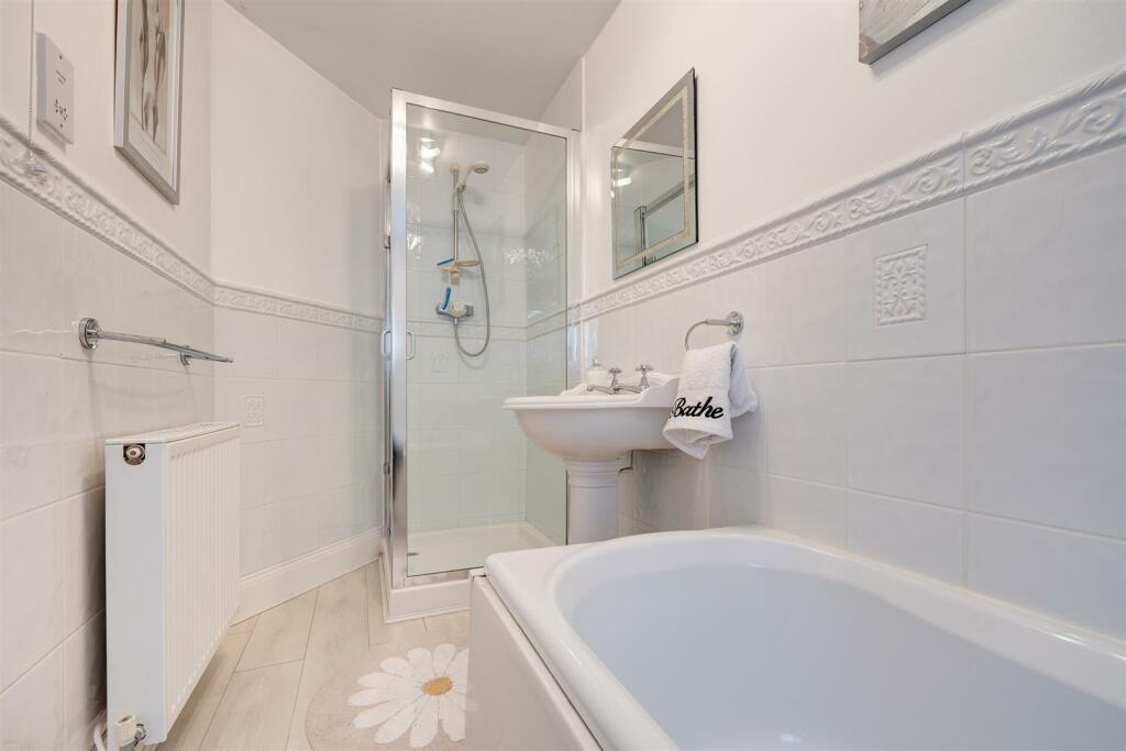 4 The Orchards, Thornton